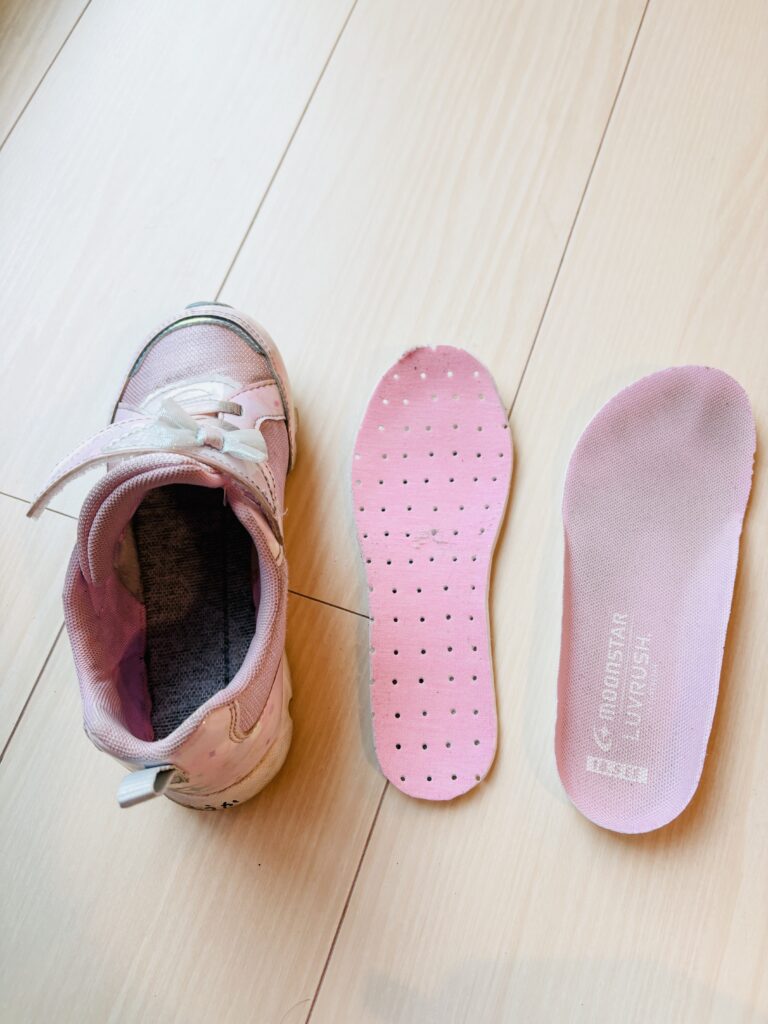 避難靴　中敷　カット