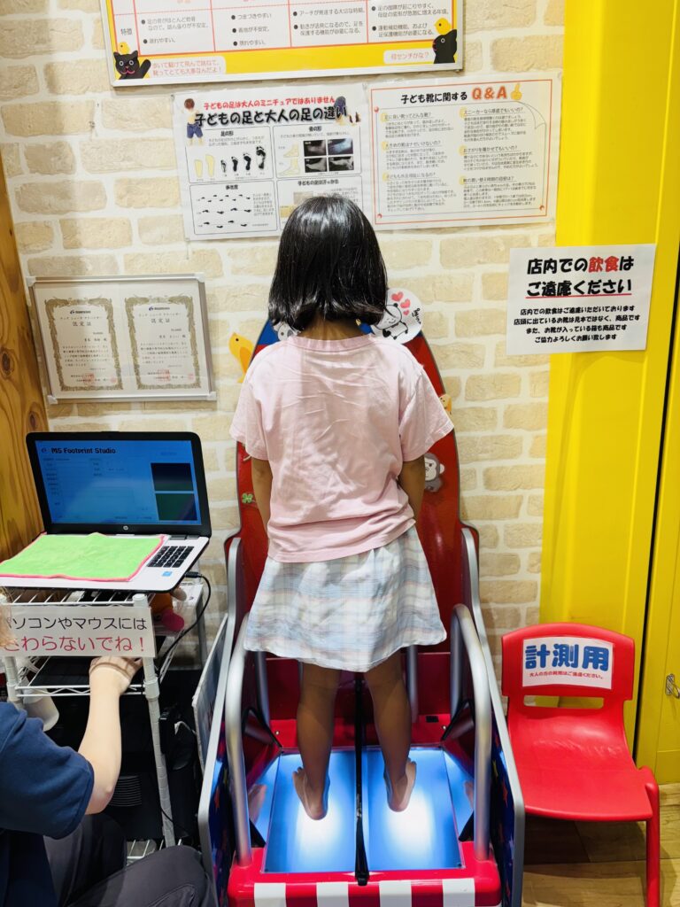 ムーンスター 足のサイズ 測定機械 ゲンキ・キッズ 小学生 靴選び 運動会