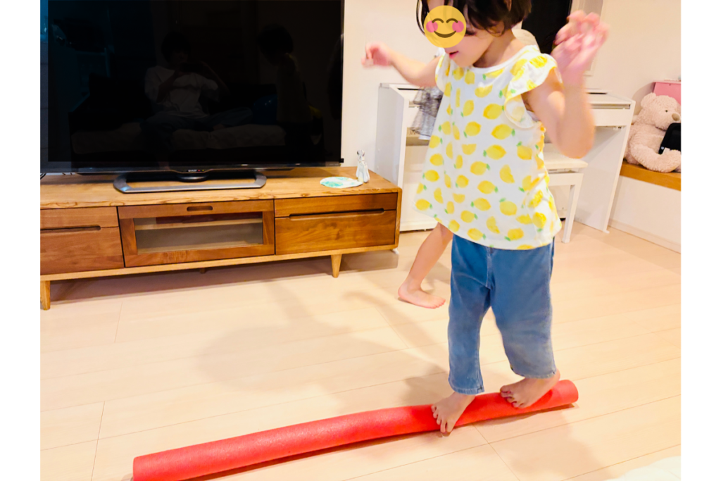 プールスティック 遊び つなわたり