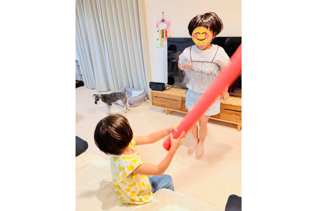 プールスティック遊び 大縄跳び